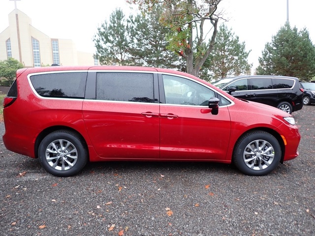 2026 Chrysler Pacifica photo 7