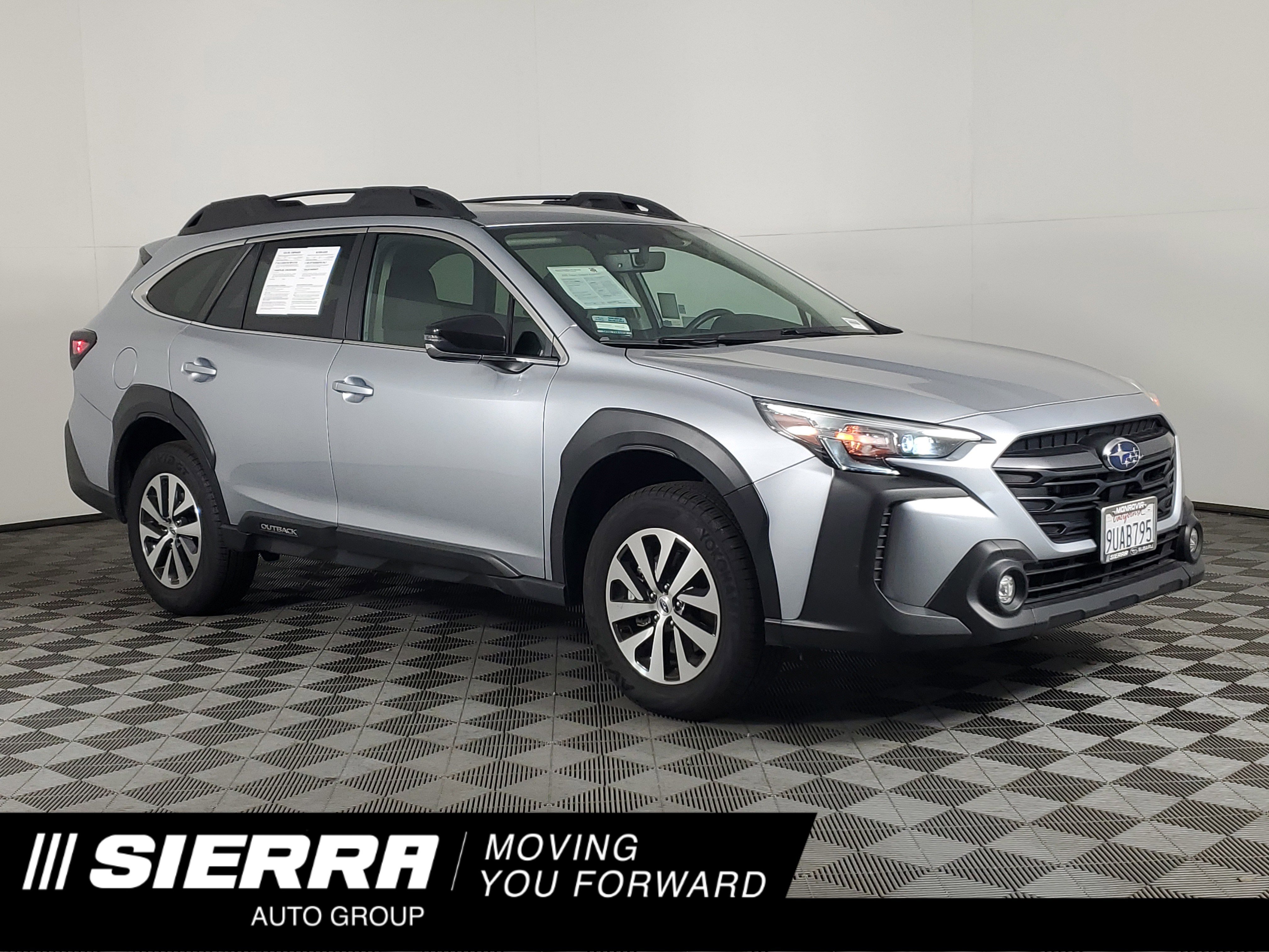 2025 Subaru Outback Premium's photo
