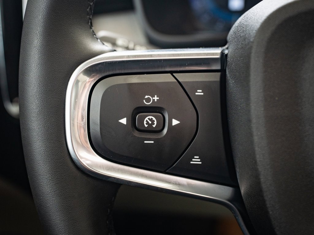 2024 Volvo XC40 Plus photo 22