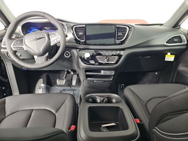 2026 Chrysler Pacifica photo 14