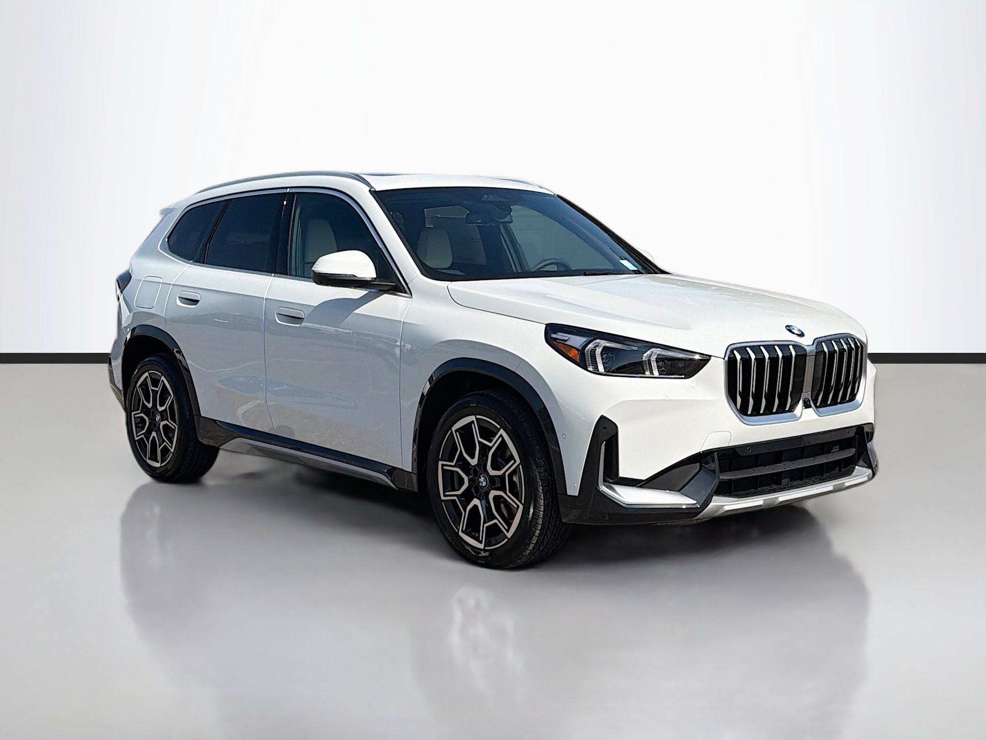 2026 BMW X1 28i's photo