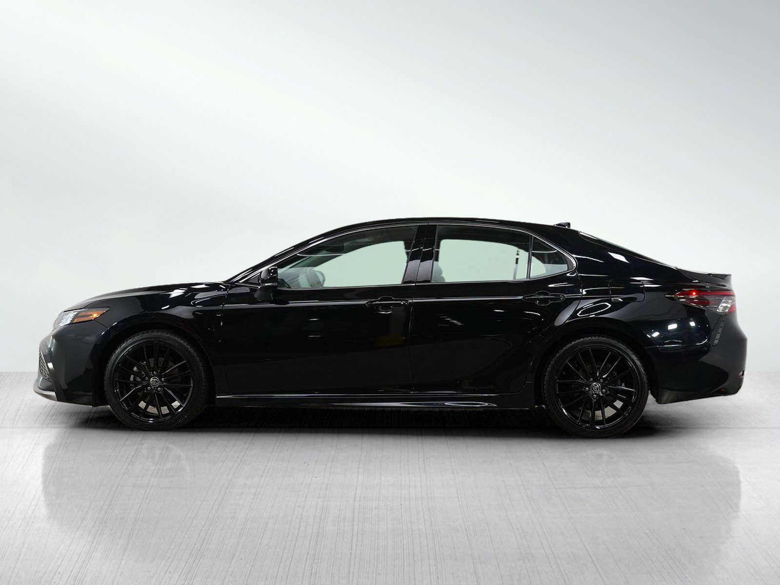 Used 2022 Toyota Camry XSE with VIN 4T1K61AK6NU025297 for sale in Burnsville, Minnesota