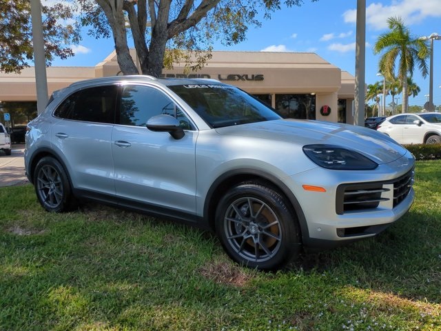 2025 Porsche Cayenne Base's photo