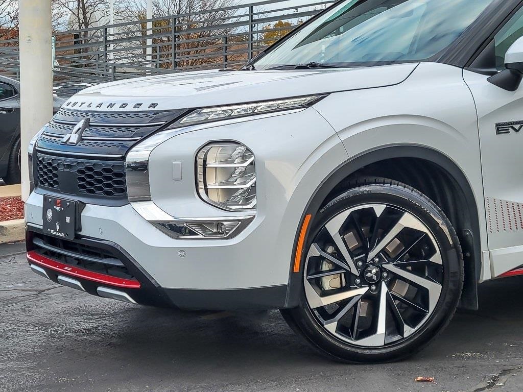 2024 MITSUBISHI OUTLANDER - Image 1