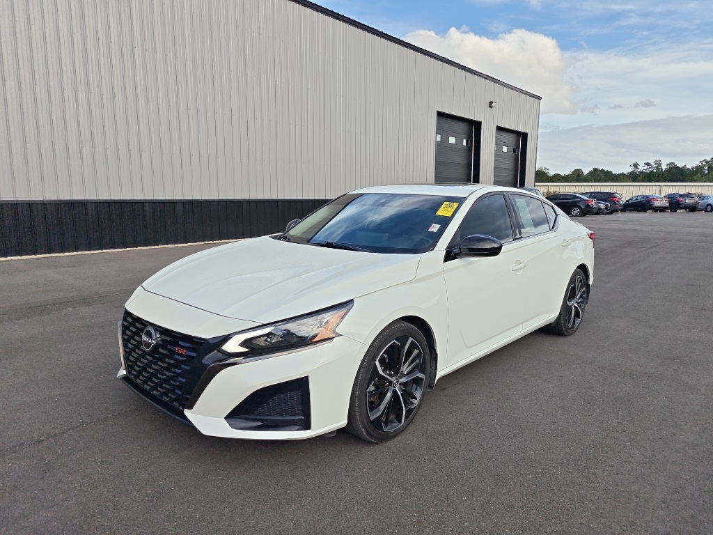 2023 Nissan Altima 2.5 SR photo 3