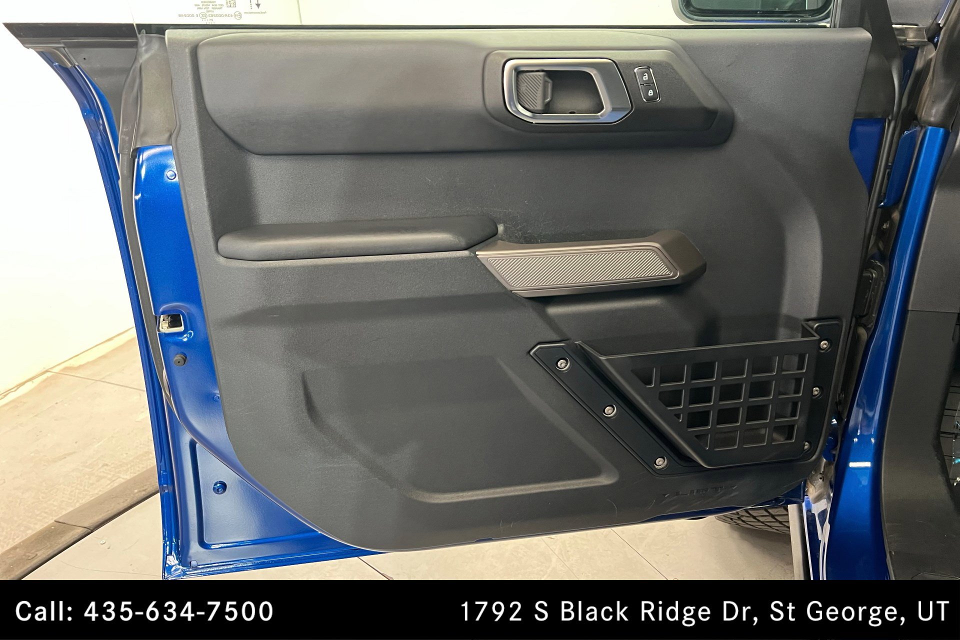 2021 Ford Bronco First Edition photo 12