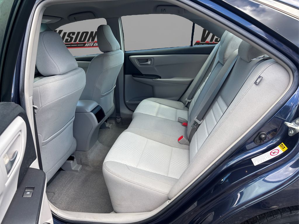 2016 Toyota Camry LE photo 10