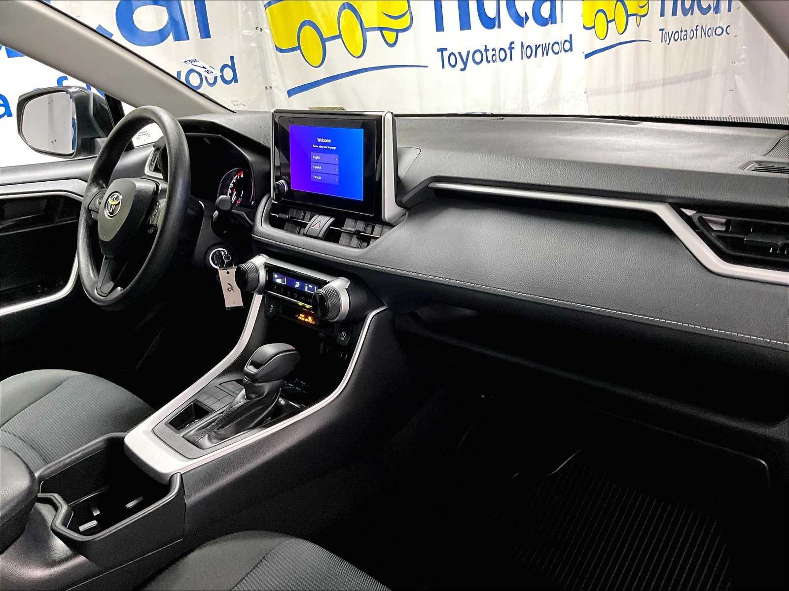 2024 Toyota RAV4 LE photo 12