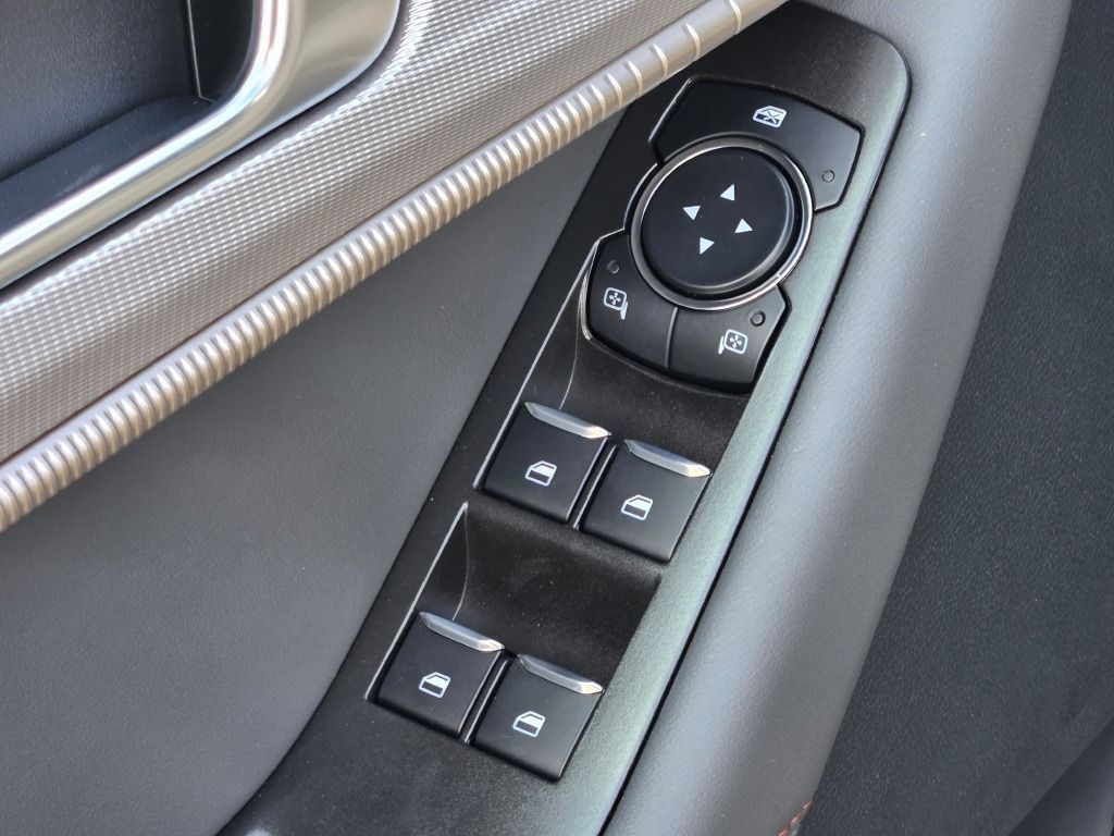 2025 Ford Explorer photo 20
