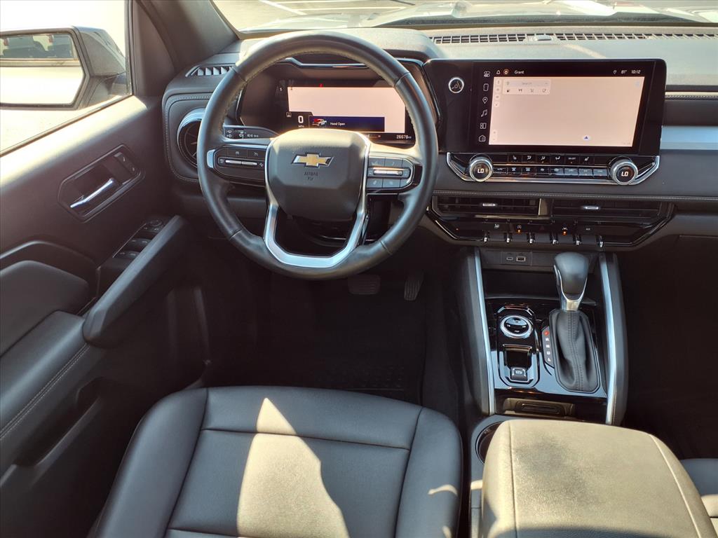 2024 Chevrolet Colorado LT photo 2