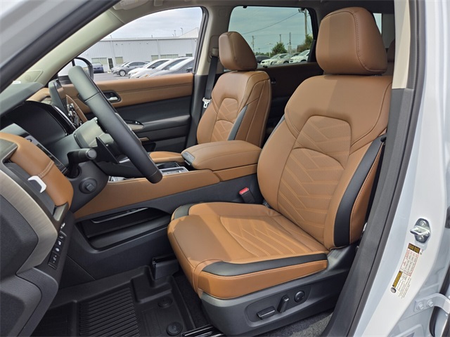 2025 Nissan Pathfinder Platinum photo 7