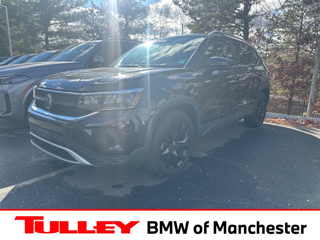 2023 Volkswagen Taos SE's photo