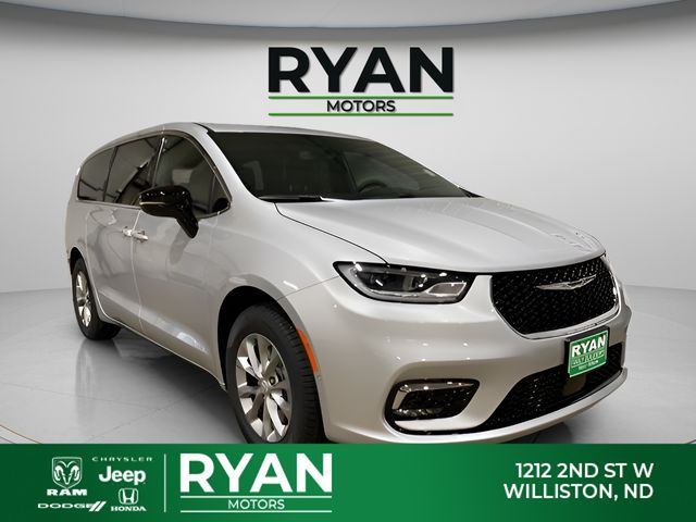 2026 Chrysler Pacifica Select's photo