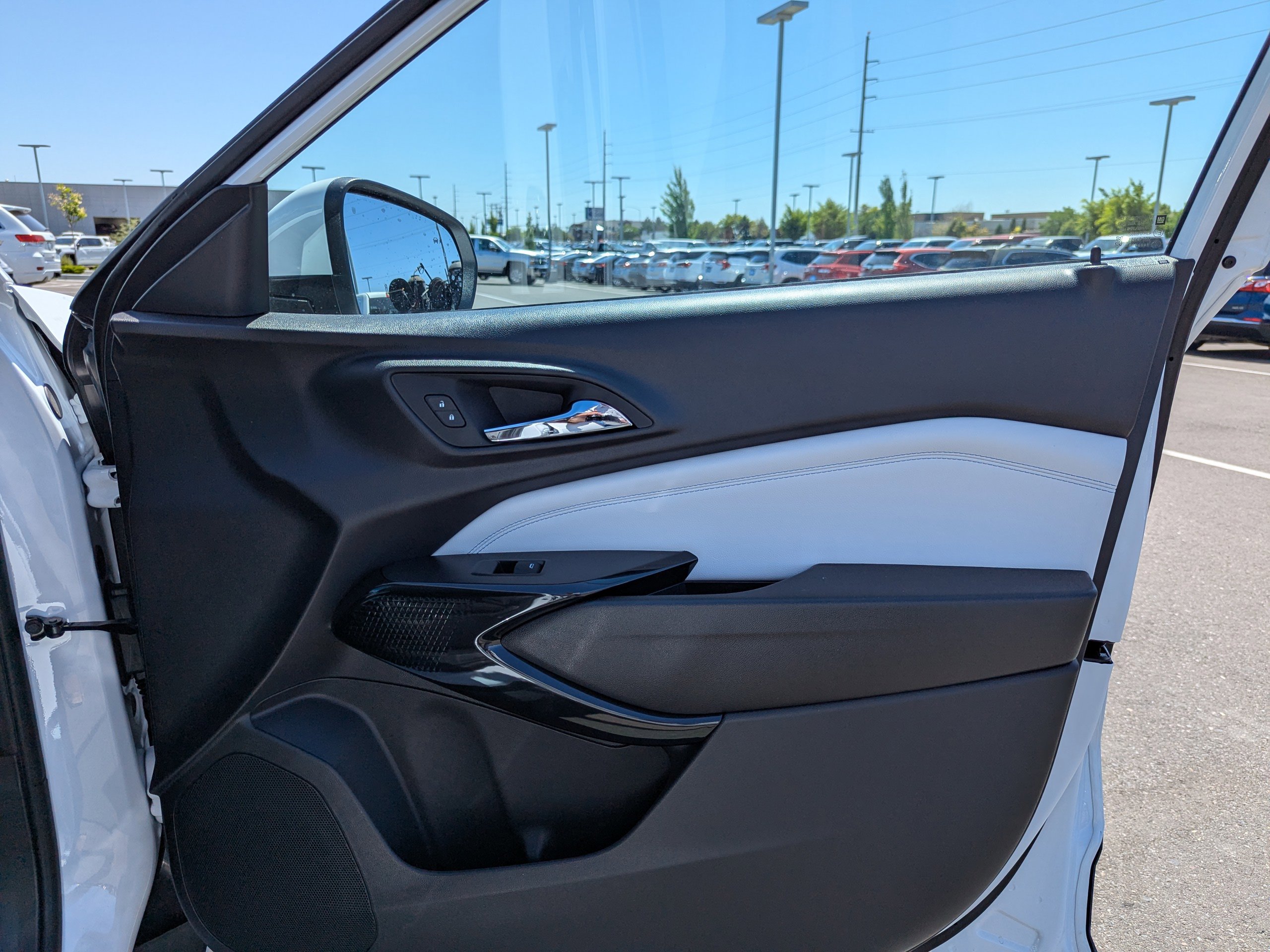 2025 Chevrolet Trax LT photo 36