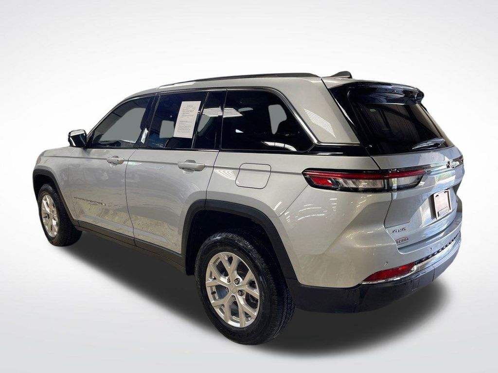 2023 Jeep Grand Cherokee Limited photo 4