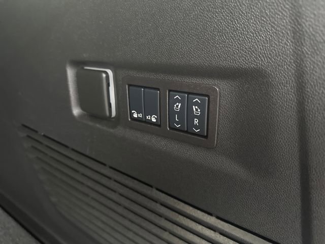 2025 Chevrolet Suburban Z71 photo 25