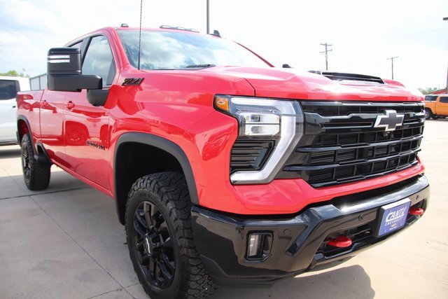 2025 Chevrolet Silverado 2500HD LT photo 3