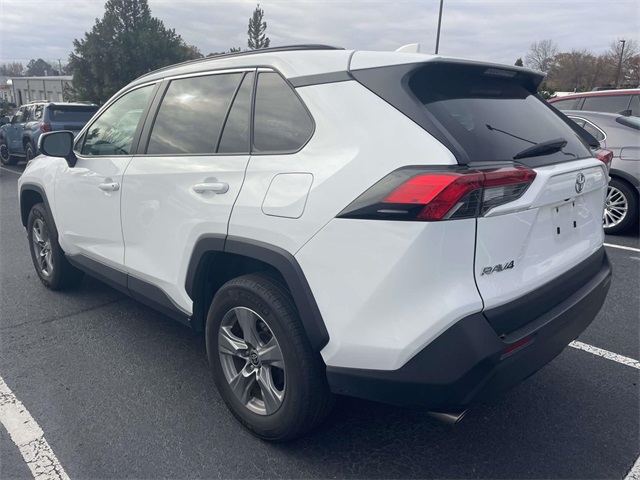 2024 Toyota RAV4 XLE photo 3
