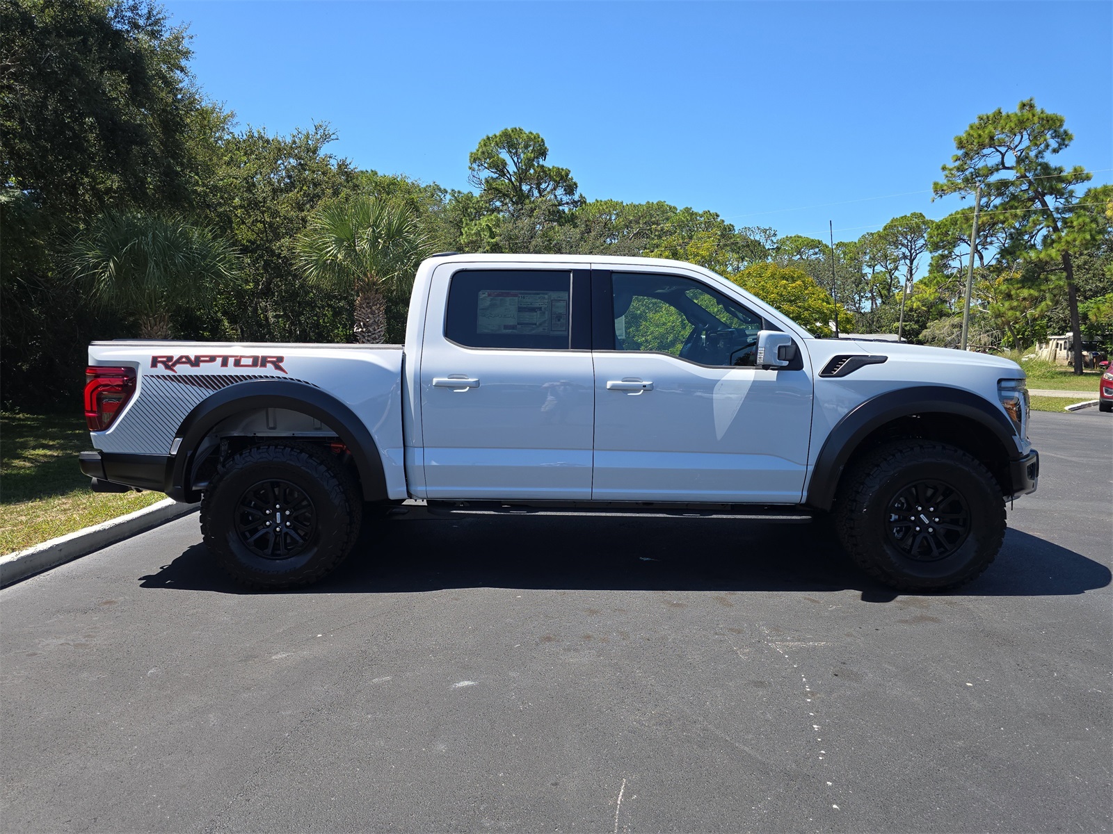 2025 Ford F-150 Raptor photo 3