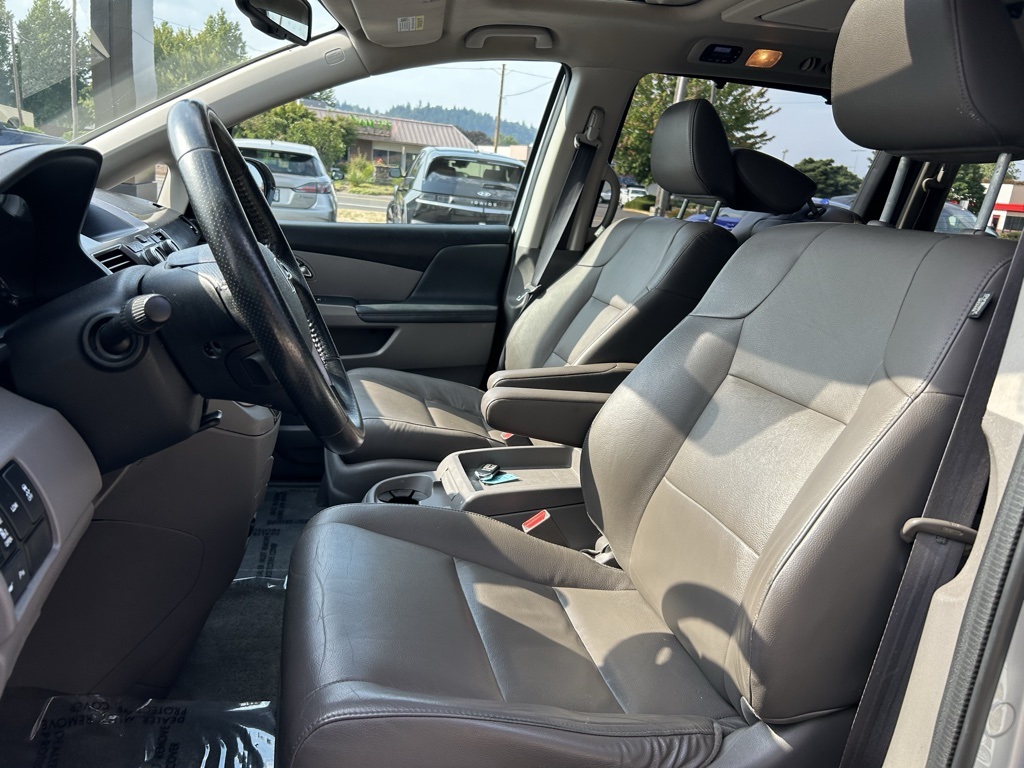 2015 Honda Odyssey Touring photo 24