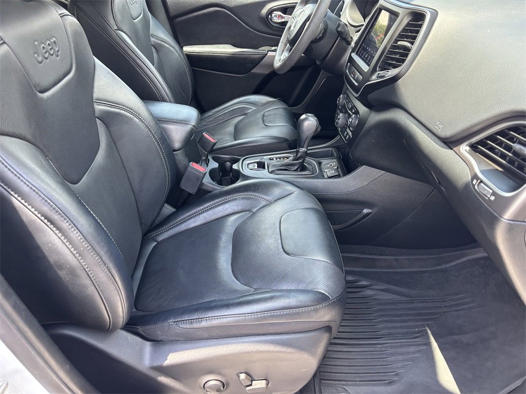 2022 Jeep Cherokee Latitude Lux photo 21