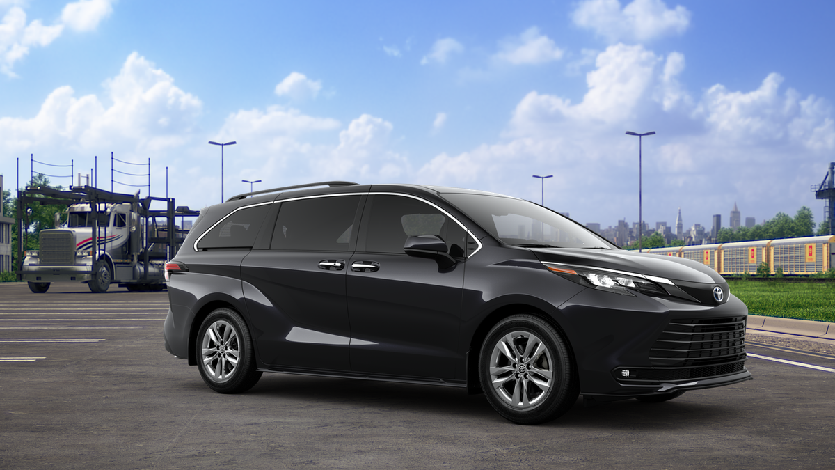 2025 Toyota Sienna XLE photo 14