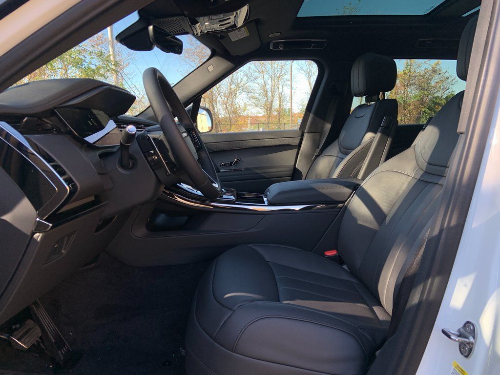 2025 Land Rover Range Rover Sport SE photo 11