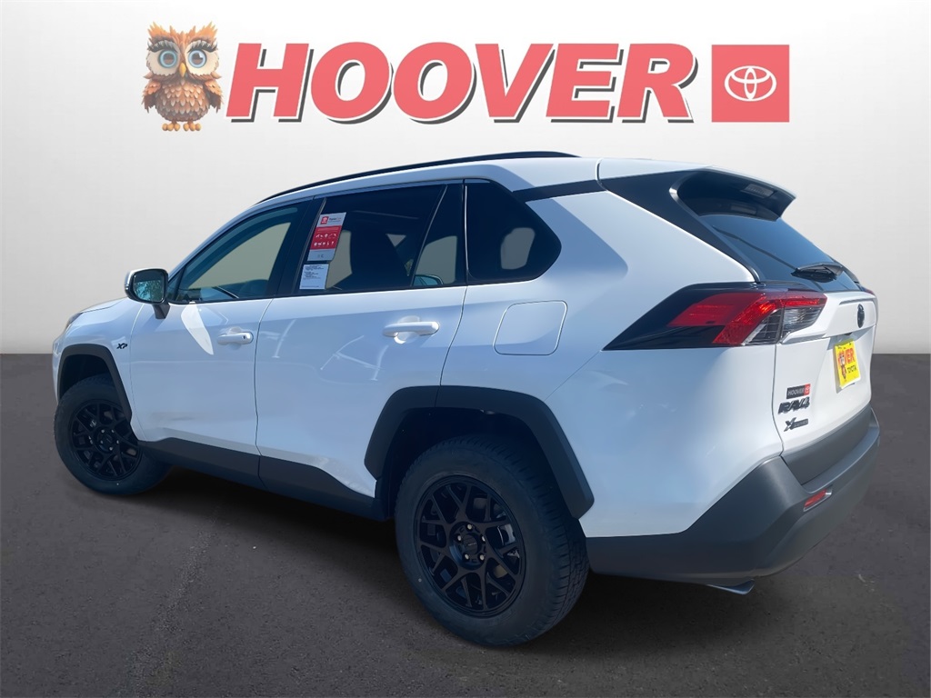 2025 Toyota RAV4 XLE photo 2