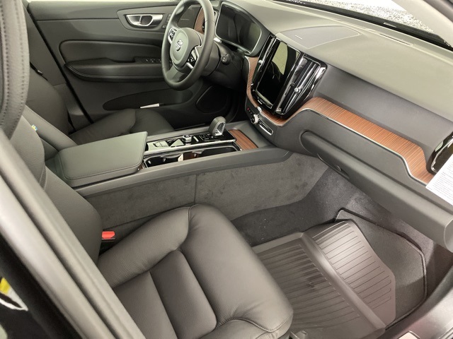 2024 Volvo XC60 photo 40