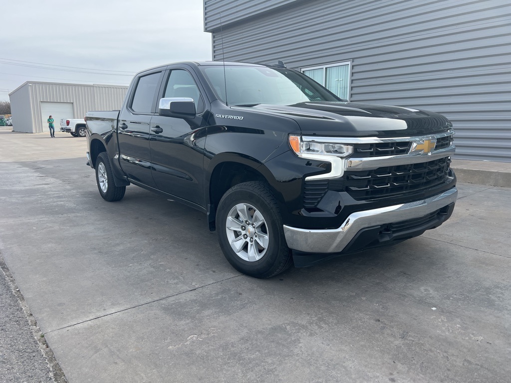 2025 Chevrolet Silverado 1500 LT photo 3