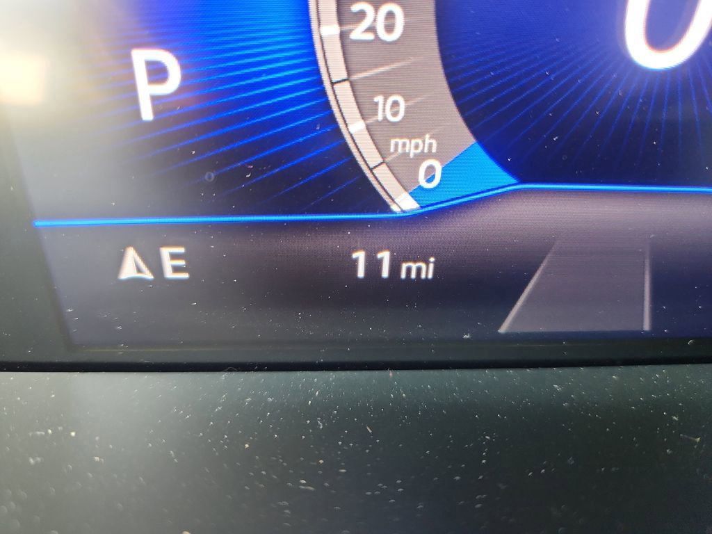 2025 Volkswagen Taos SE photo 13