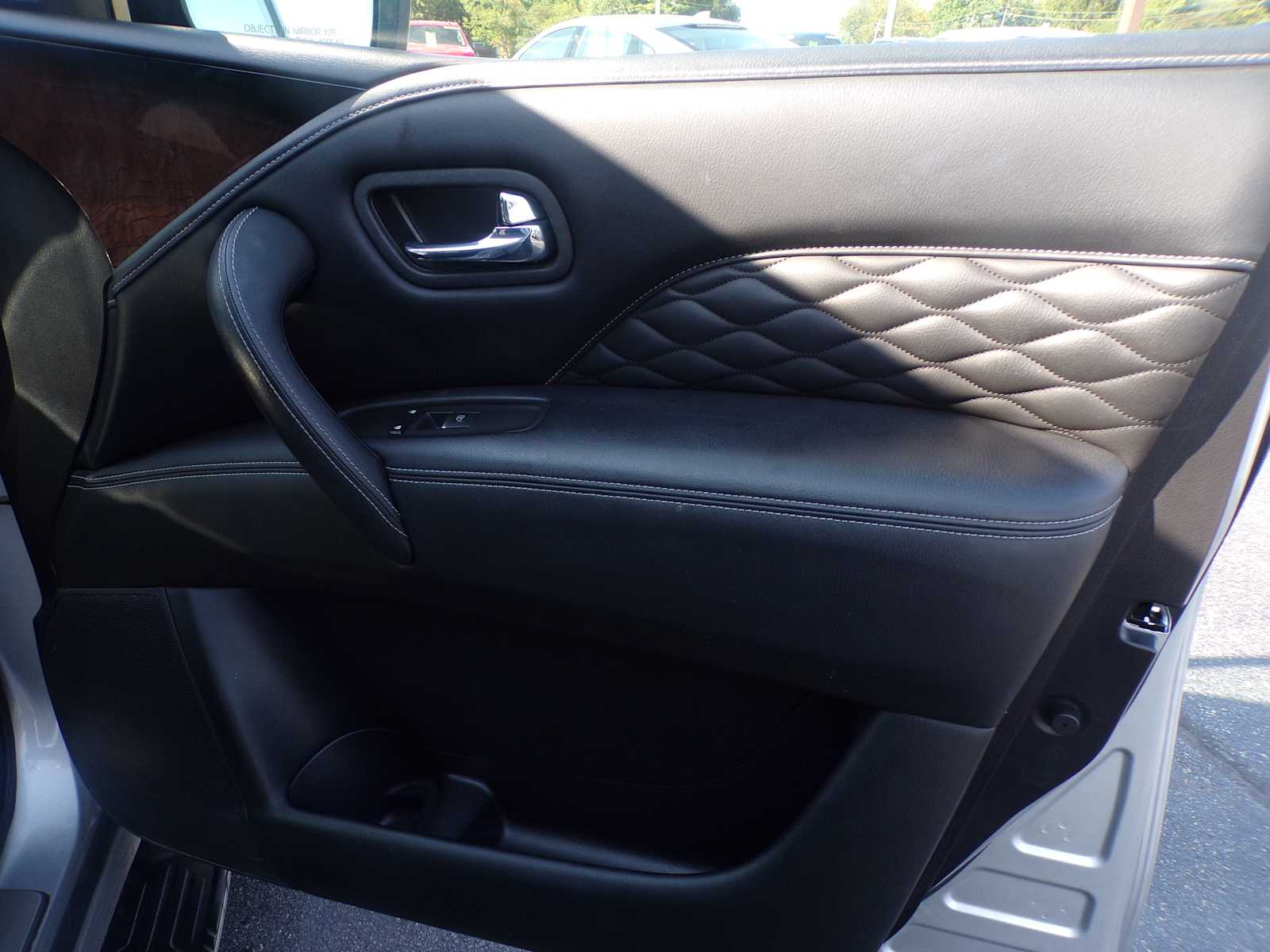 2018 Infiniti QX80 photo 17