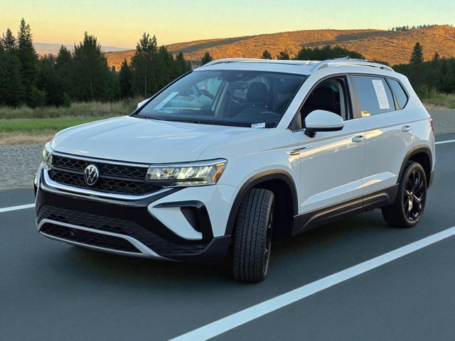2023 Volkswagen Taos SE photo 4