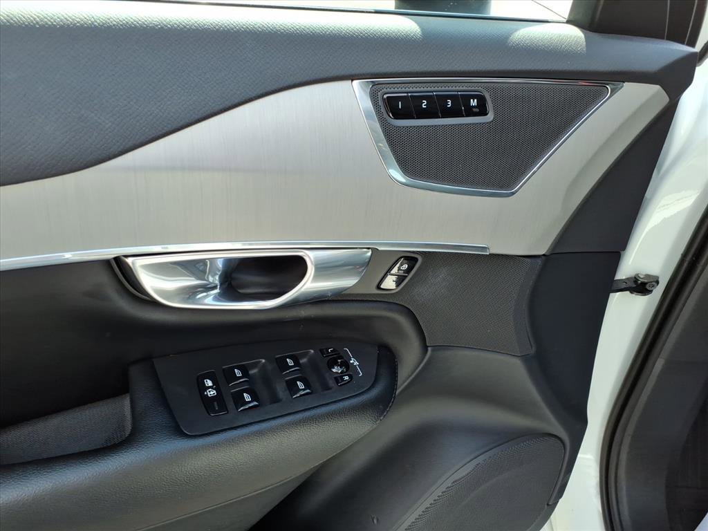 2023 Volvo XC90 Core photo 13