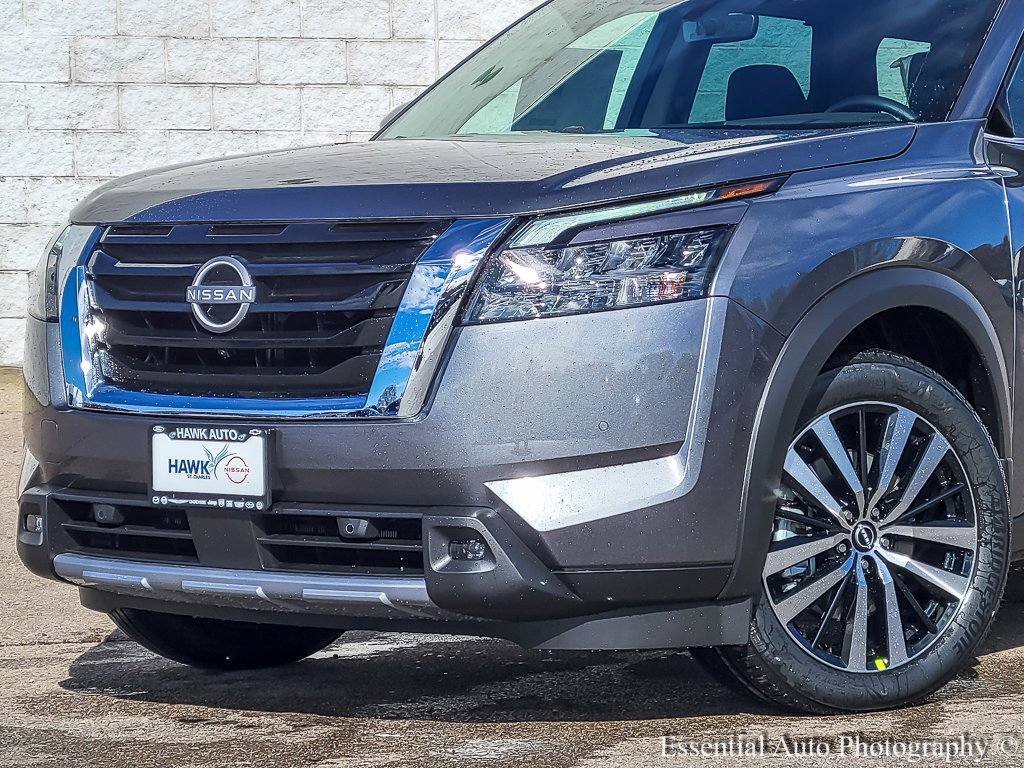 2025 Nissan Pathfinder Platinum photo 2