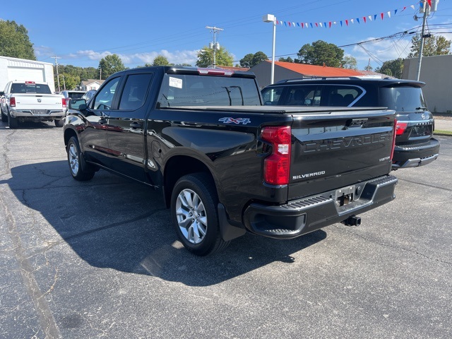 2023 Chevrolet Silverado 1500 Custom photo 2