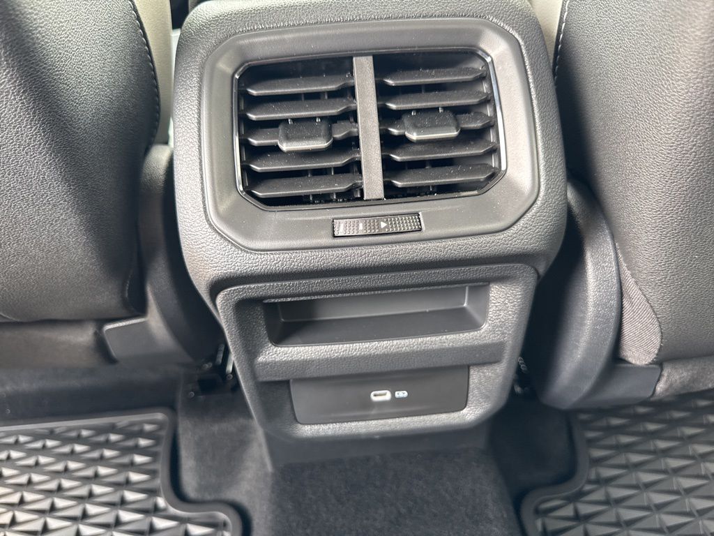2025 Volkswagen Taos SE photo 11
