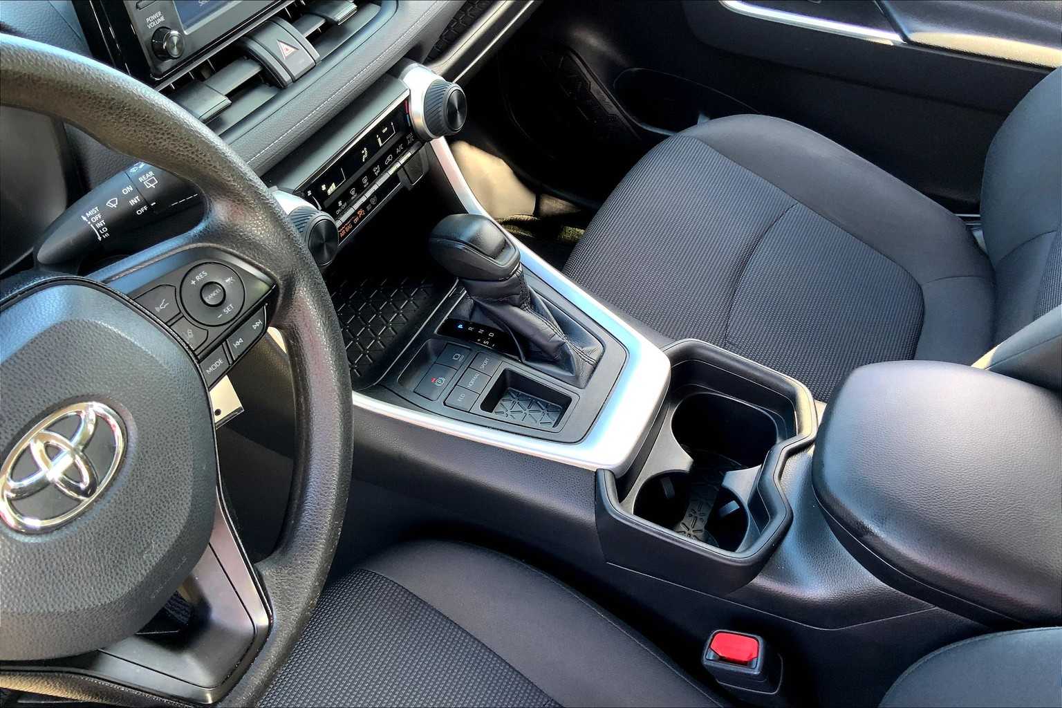 2019 Toyota RAV4 LE photo 15