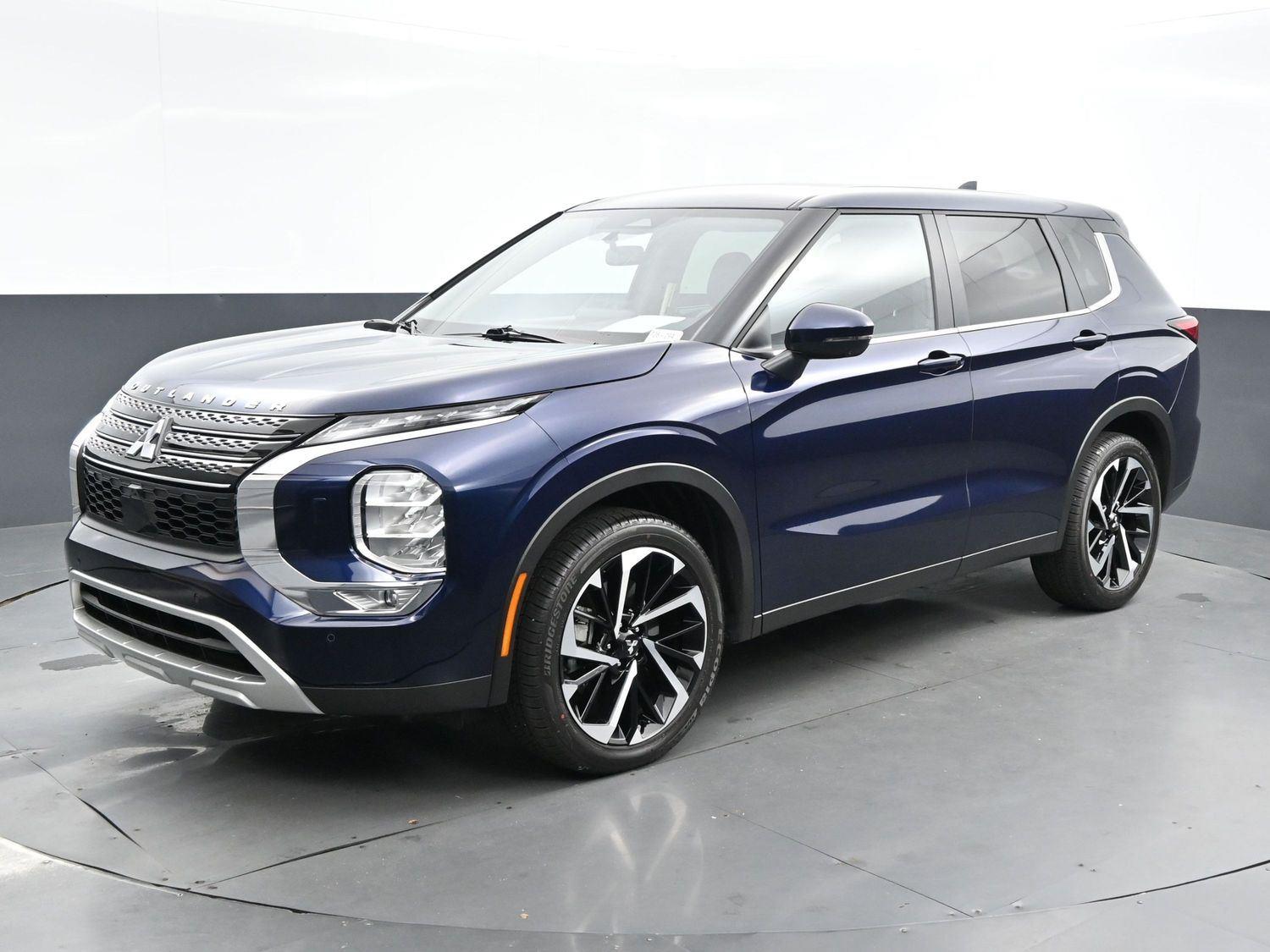 2024 Mitsubishi Outlander SE photo 3