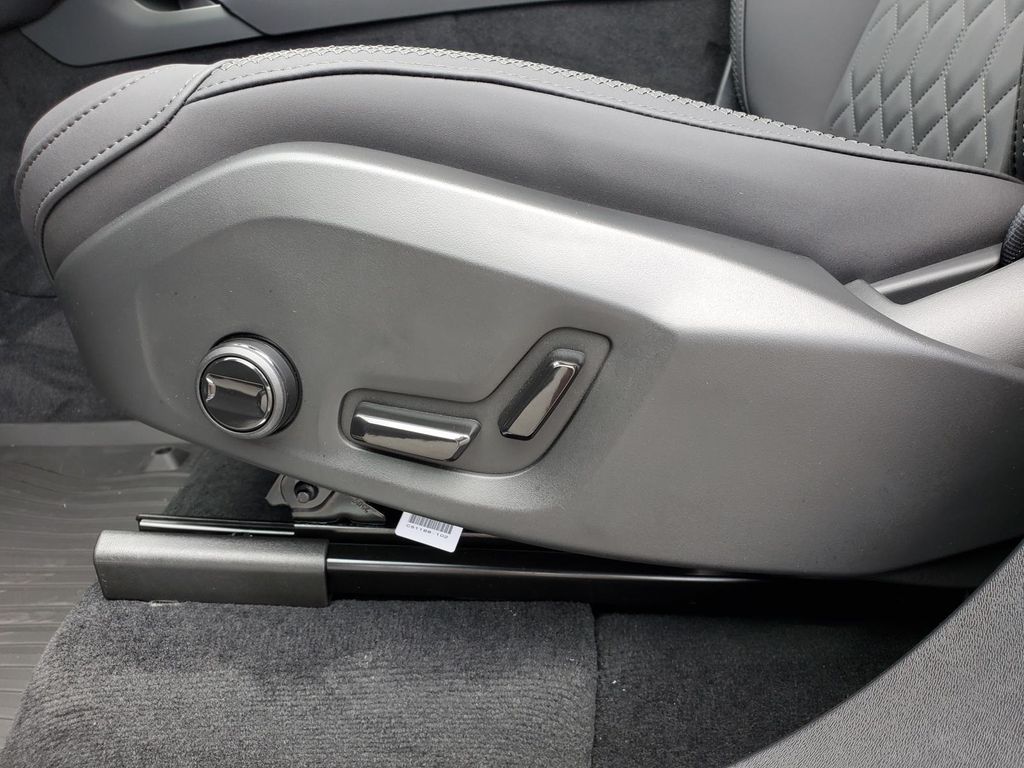 2026 Volvo XC90 AWD Plus photo 4
