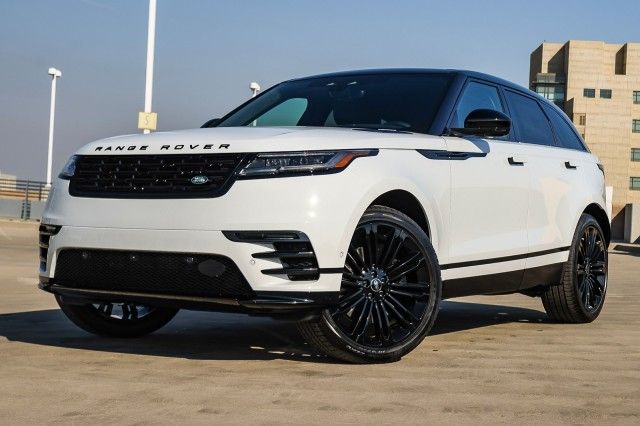2026 Land Rover Range Rover Velar Dynamic SE's photo