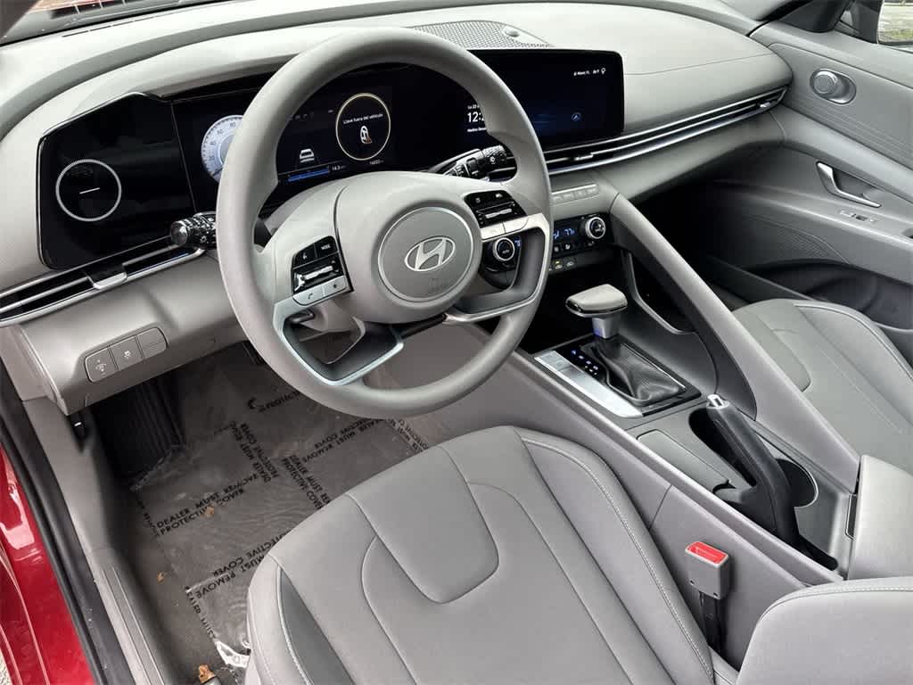 2024 Hyundai Elantra SEL photo 12