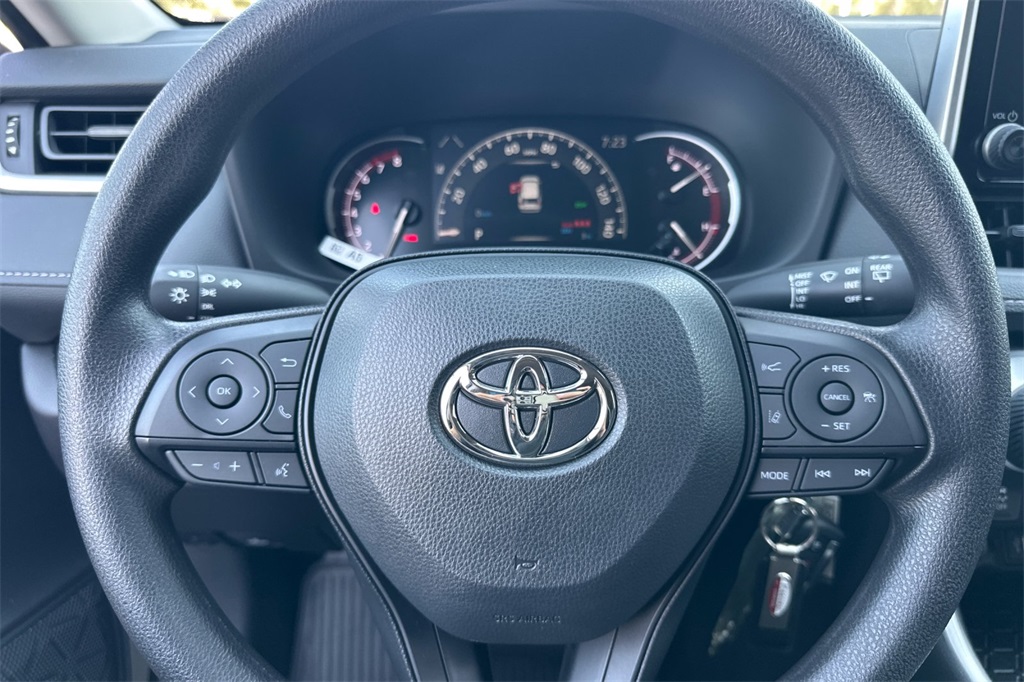 2025 Toyota RAV4 LE photo 21