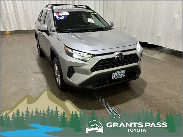 2023 Toyota RAV4 XLE's photo