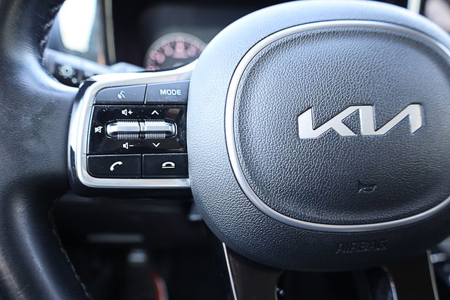 2022 Kia Sorento S photo 16