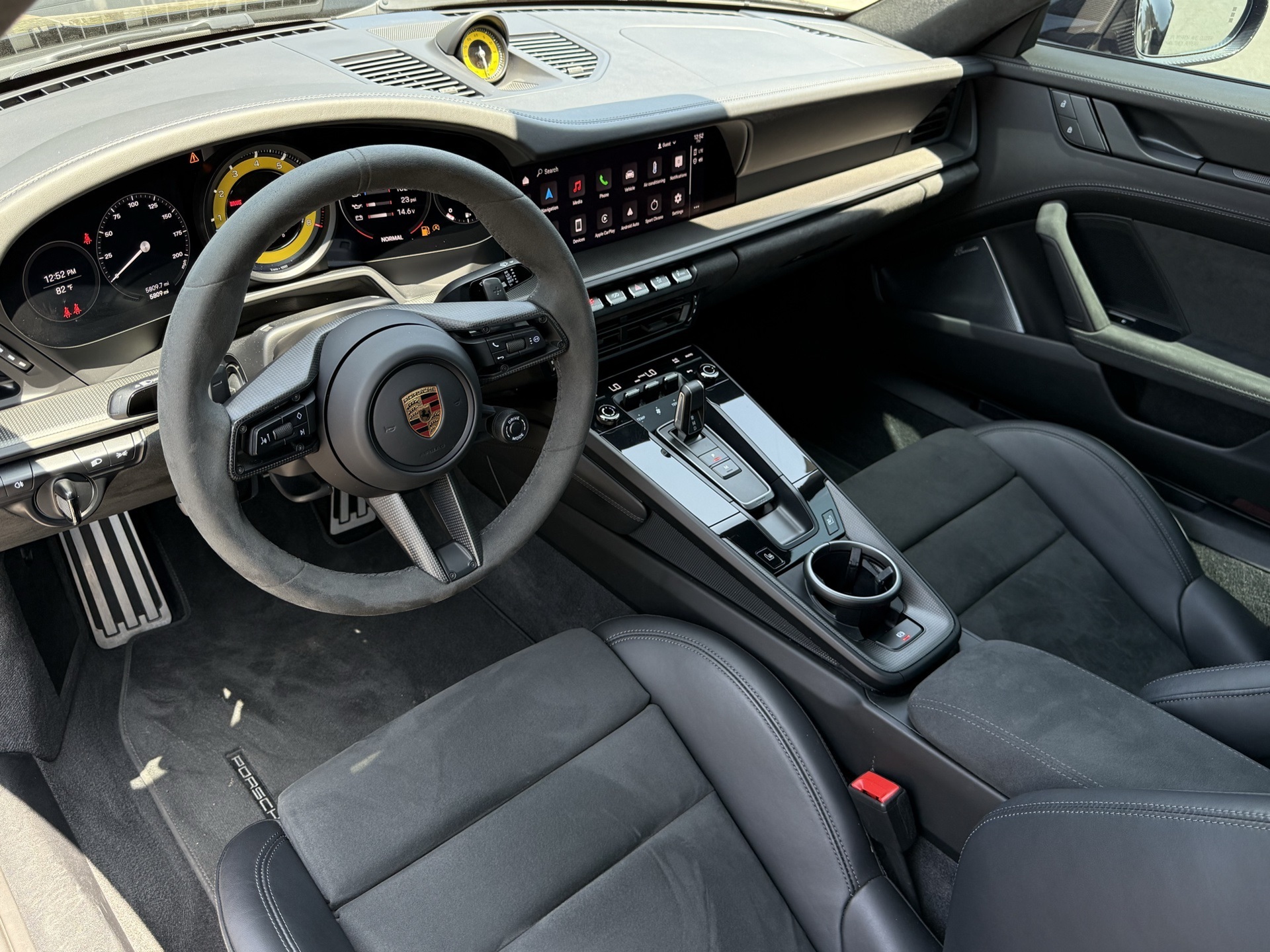 2024 Porsche 911 GTS photo 4