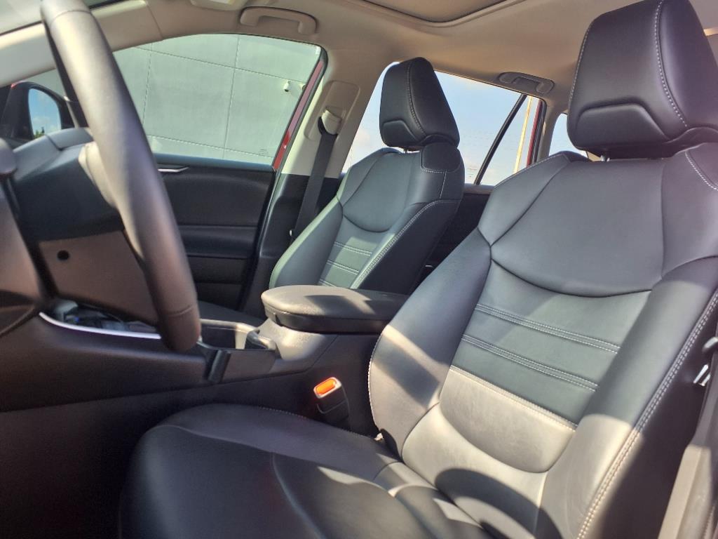 2023 Toyota RAV4 XLE Premium photo 6
