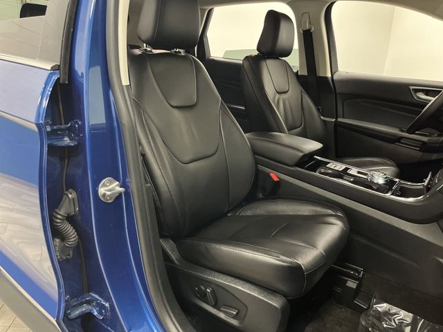 2020 Ford Edge Titanium photo 30