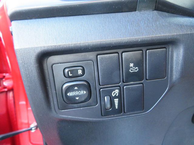 2015 Toyota Prius Four photo 34