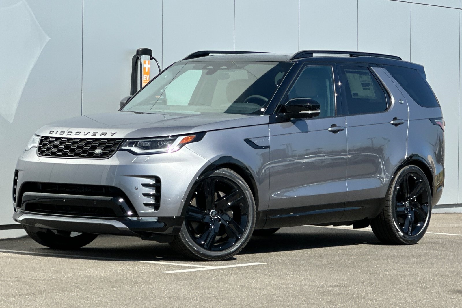2025 Land Rover Discovery Dynamic SE